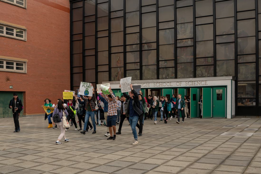 Students walking out of Bronx Science High School (<a href="http://dispatch.nyc/">David "Dee" Delgado</a> / Gothamist)